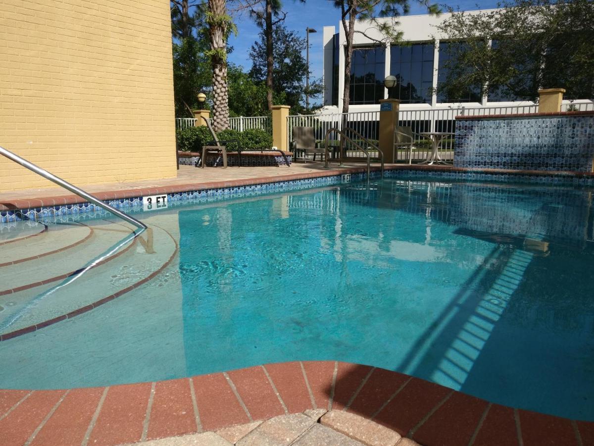 Comfort Inn & Suites Northeast - Gateway St. Petersburg Luaran gambar