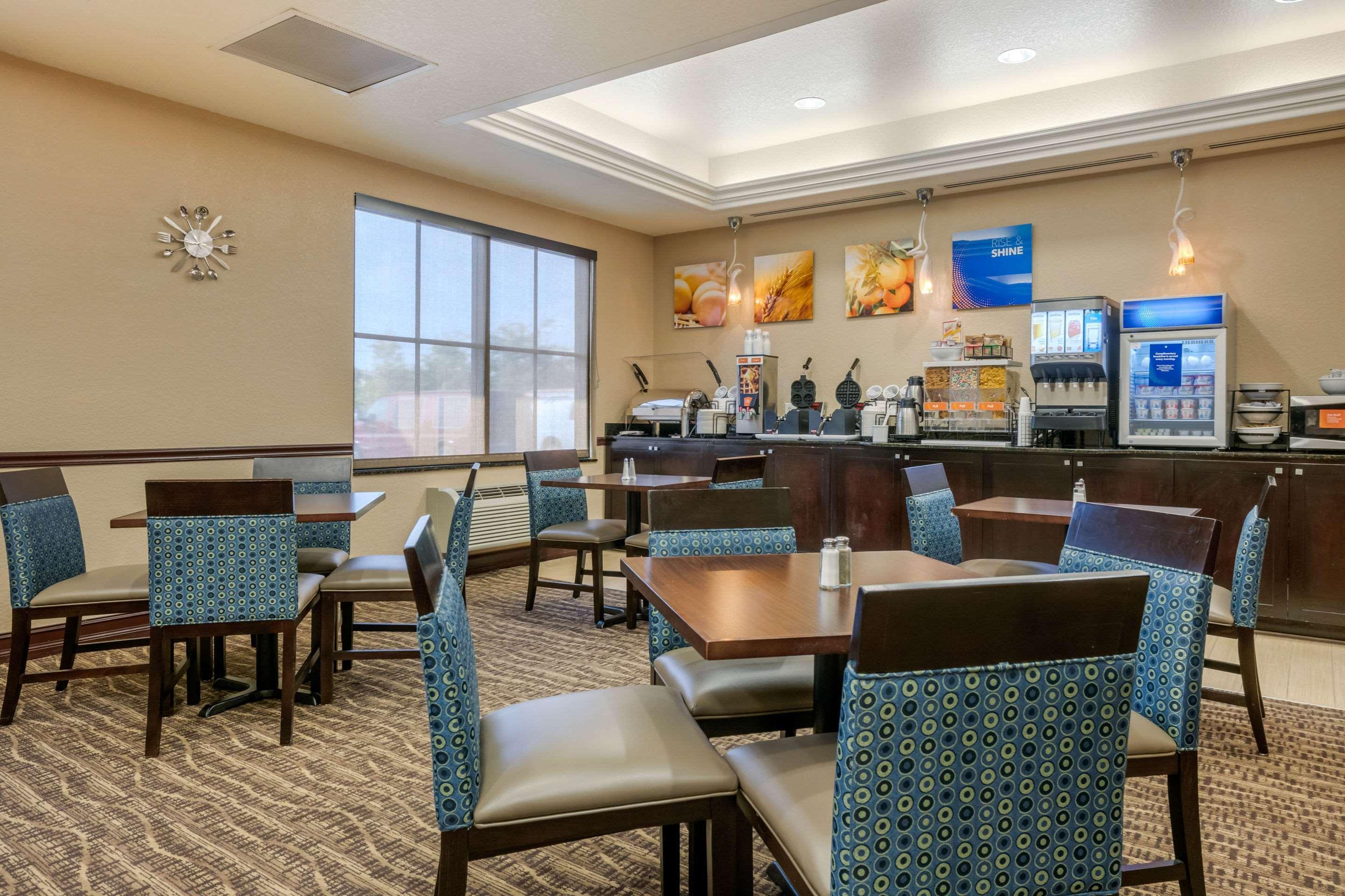 Comfort Inn & Suites Northeast - Gateway St. Petersburg Luaran gambar