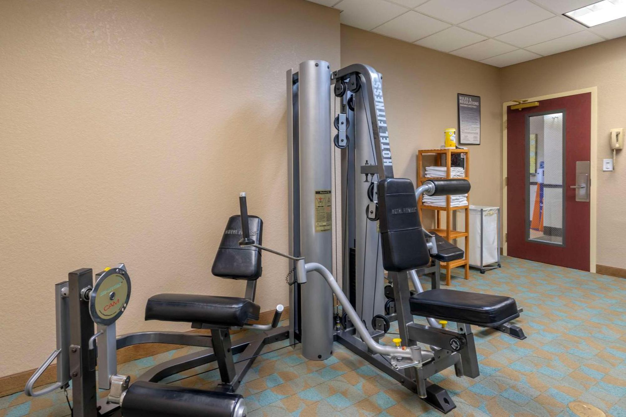 Comfort Inn & Suites Northeast - Gateway St. Petersburg Luaran gambar