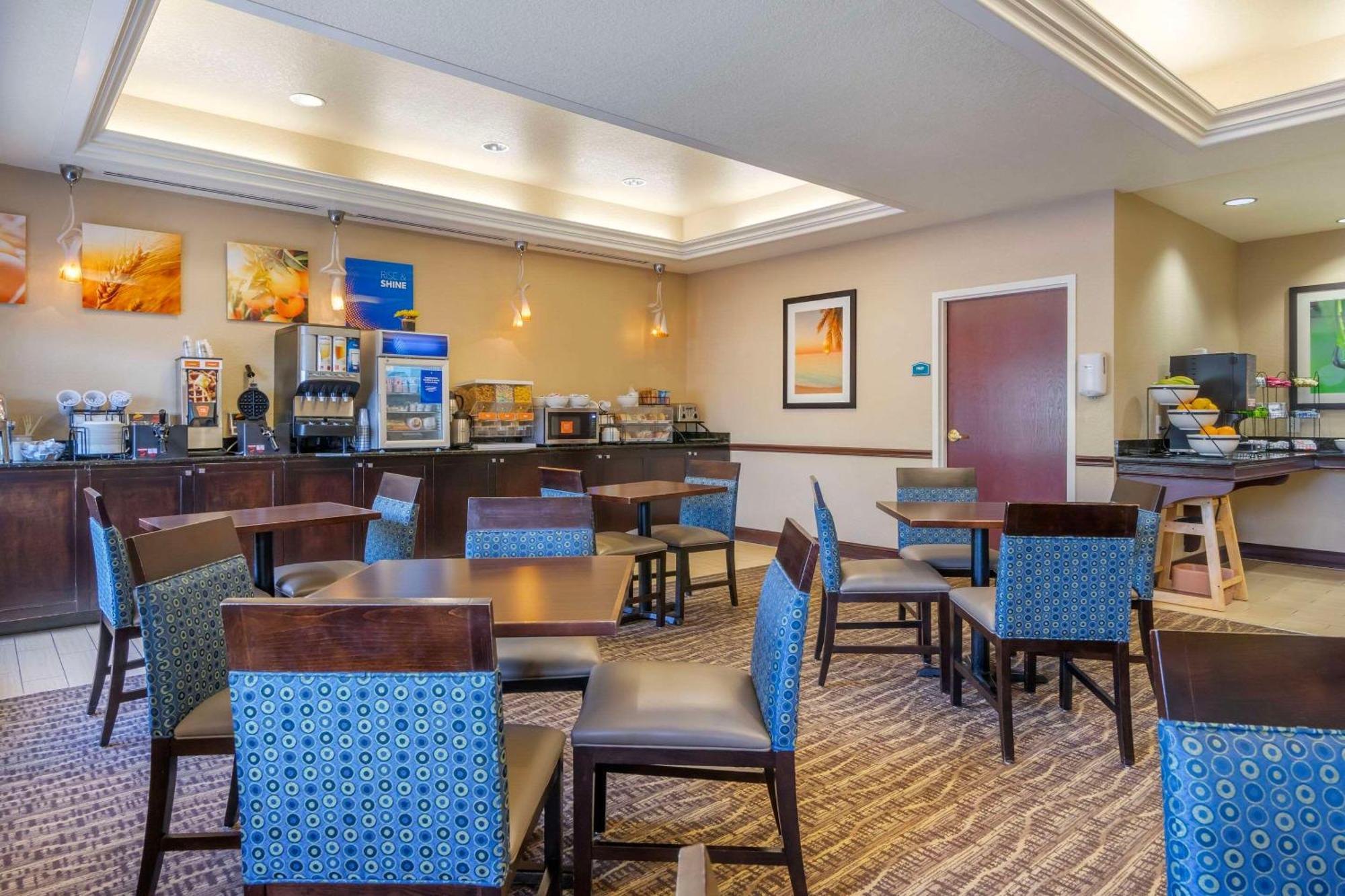 Comfort Inn & Suites Northeast - Gateway St. Petersburg Luaran gambar