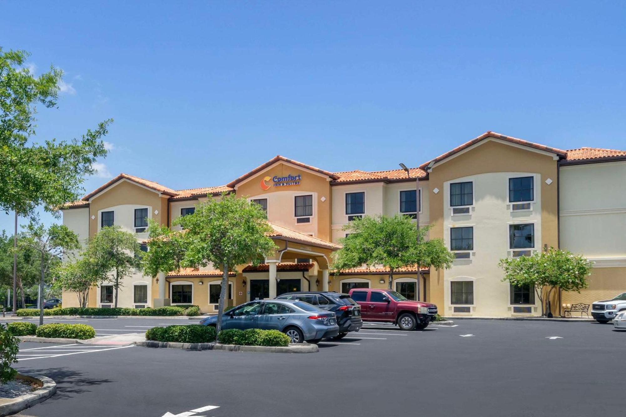 Comfort Inn & Suites Northeast - Gateway St. Petersburg Luaran gambar